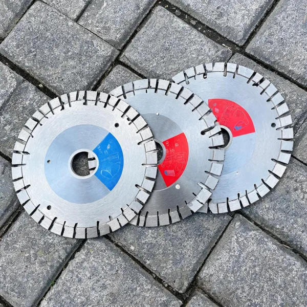 Diamond blades for masonry cutting